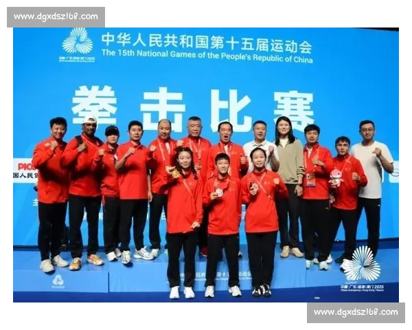拳击冠军成功卫冕引发全球体育迷热议与关注